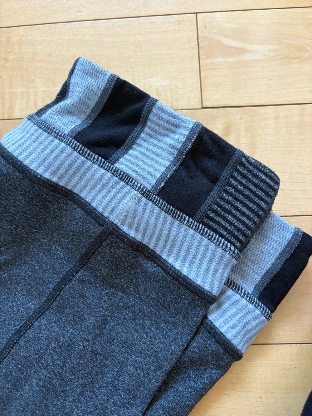 Lot of 2 Lululemon Groove Pants Vintage Black and Gray Sizes 8 and 12 - Picture 3 of 6